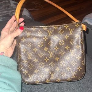 Authentic Louis Vuitton purse. Used 4 times. Clean